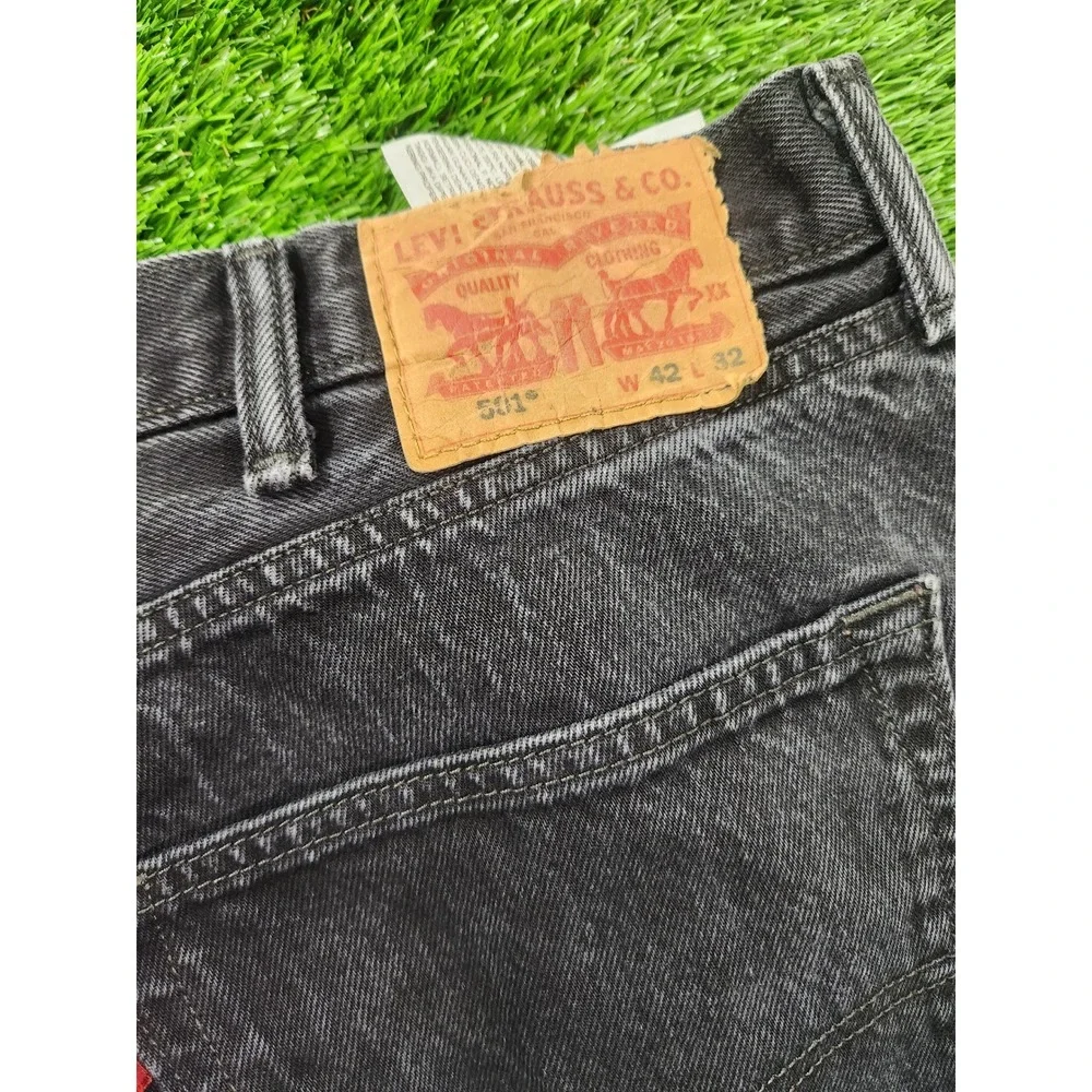 Levis 501 Jeans Mens 42x32 Gray Charcoal Wash Straight Button Fly Regular Fit